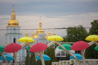 Разноцветные зонтики и большая сцена: в Киеве открылась фан-зона "Евровидения-2017"