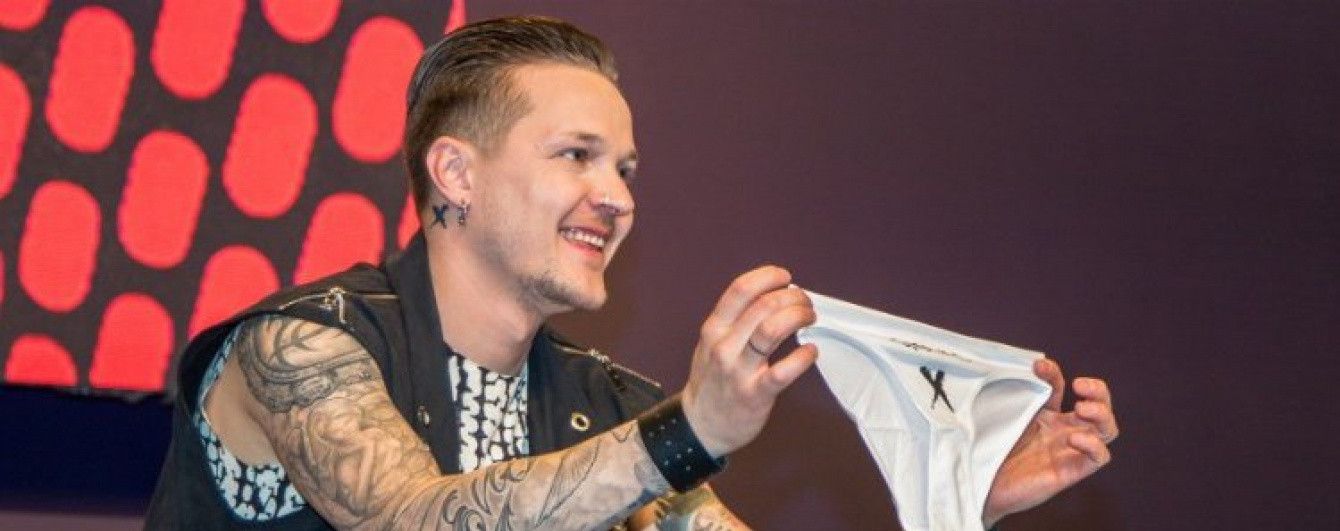 Галич подарил журналистке трусы с надписью O. Torvald после прогноза фиаско от итальянцев на "Евровидении"
