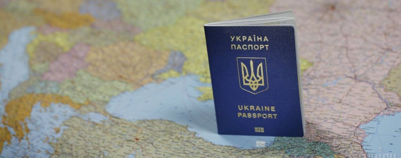 Украинцы из-за ажиотажа растягивают оформление биометрического паспорта с 15 минут на несколько дней