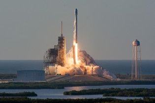 SpaceX може вивести на орбіту 12 тисяч супутників для інтернету