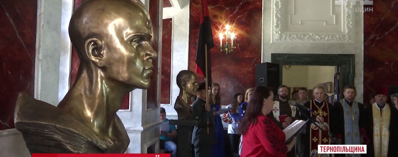 В історичному замку Збаража встановили пам'ятники наймолодшим героям Небесної сотні