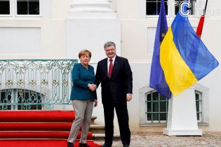 Германия будет делать все для деэскалации агрессии РФ. Порошенко обсудил с Меркель нападение на корабли Украины
