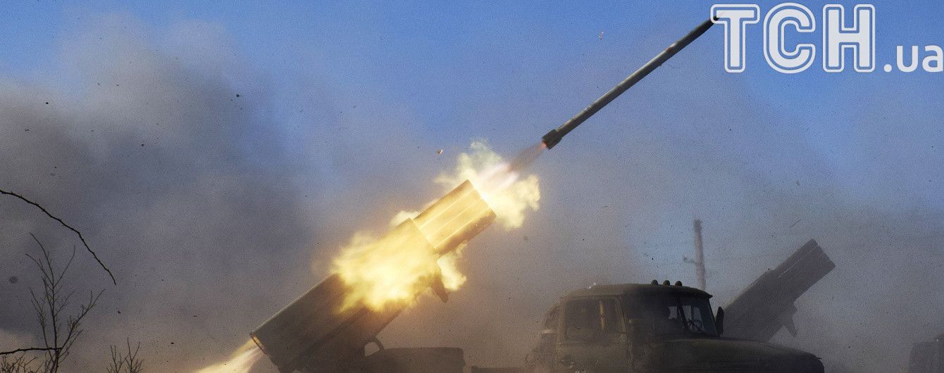 ЗРК, танки та гаубиці. Російські бойовики на Донбасі стягнули на небезпечну відстань важку зброю