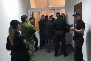 У Києві невідомі вдерлися до будівлі Держгеонадр та захопили кабінет голови служби