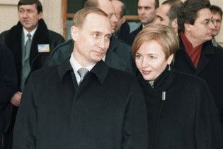 Заробітки на землі та власна вілла "Сюзанна". Як живе екс-дружина Путіна після розлучення