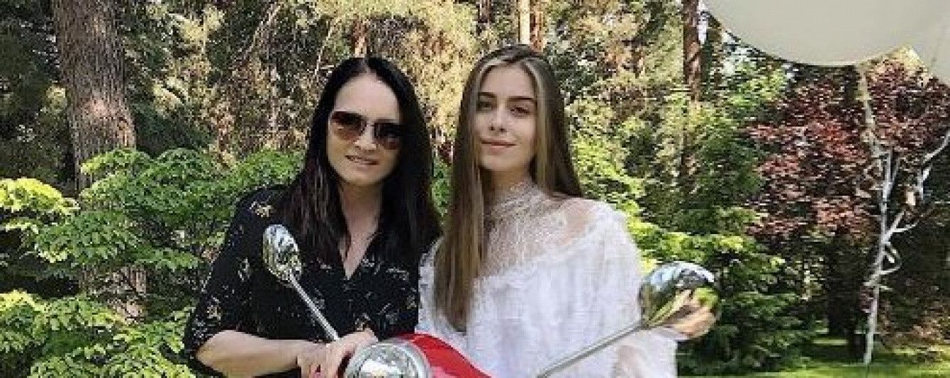 Ротару трогательно поздравила внучку-модель с 16-летием