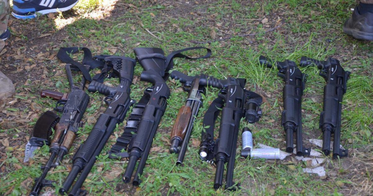 На штурмі та затриманні 42 рейдерів у вінницькому селі працювали копи з трьох районів