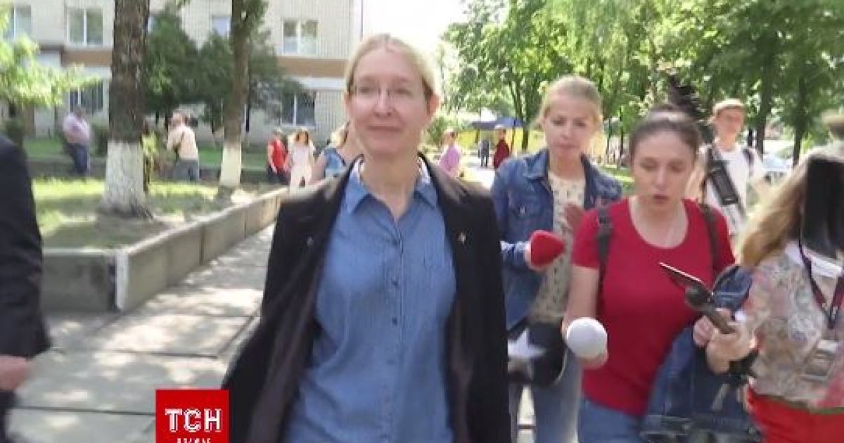 Супрун сбежала от журналистов из-за вопроса о сыворотке от ботулизма