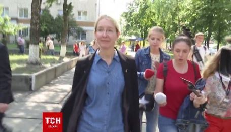 Супрун сбежала от журналистов из-за вопроса о сыворотке от ботулизма