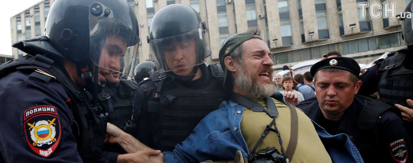 День протестов в России: арест для Навального и "явление" палача майдановцев