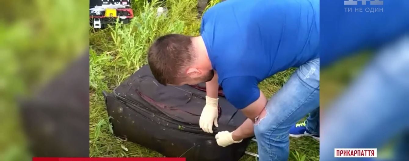 В озере на Прикарпатье нашли "упакованное" в чемодан тело иностранной студентки