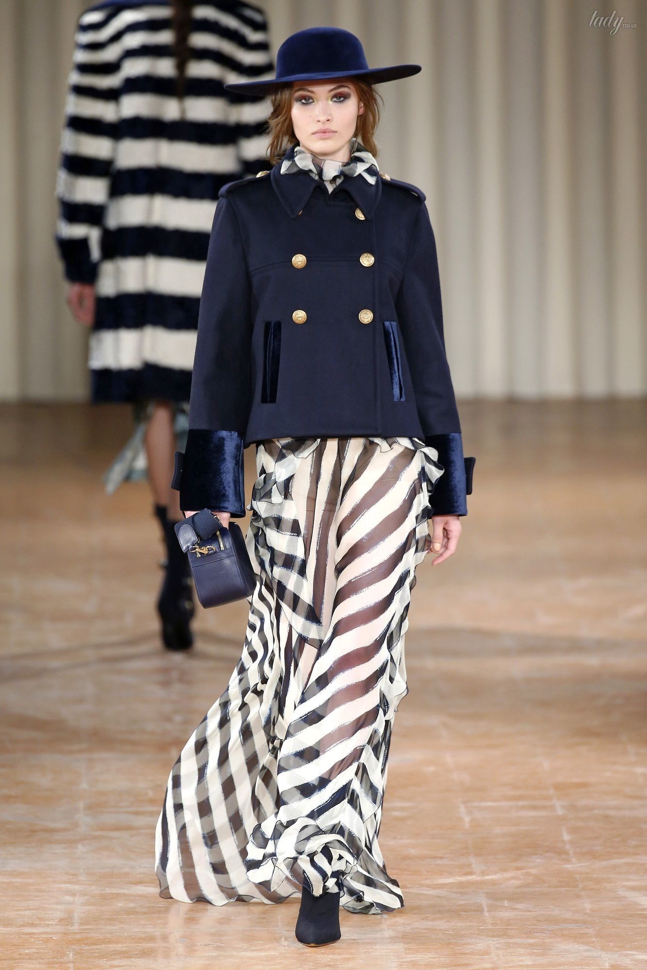 Коллекция Alberta Ferretti прет-а-порте сезона осень-зима 2017-2018_9