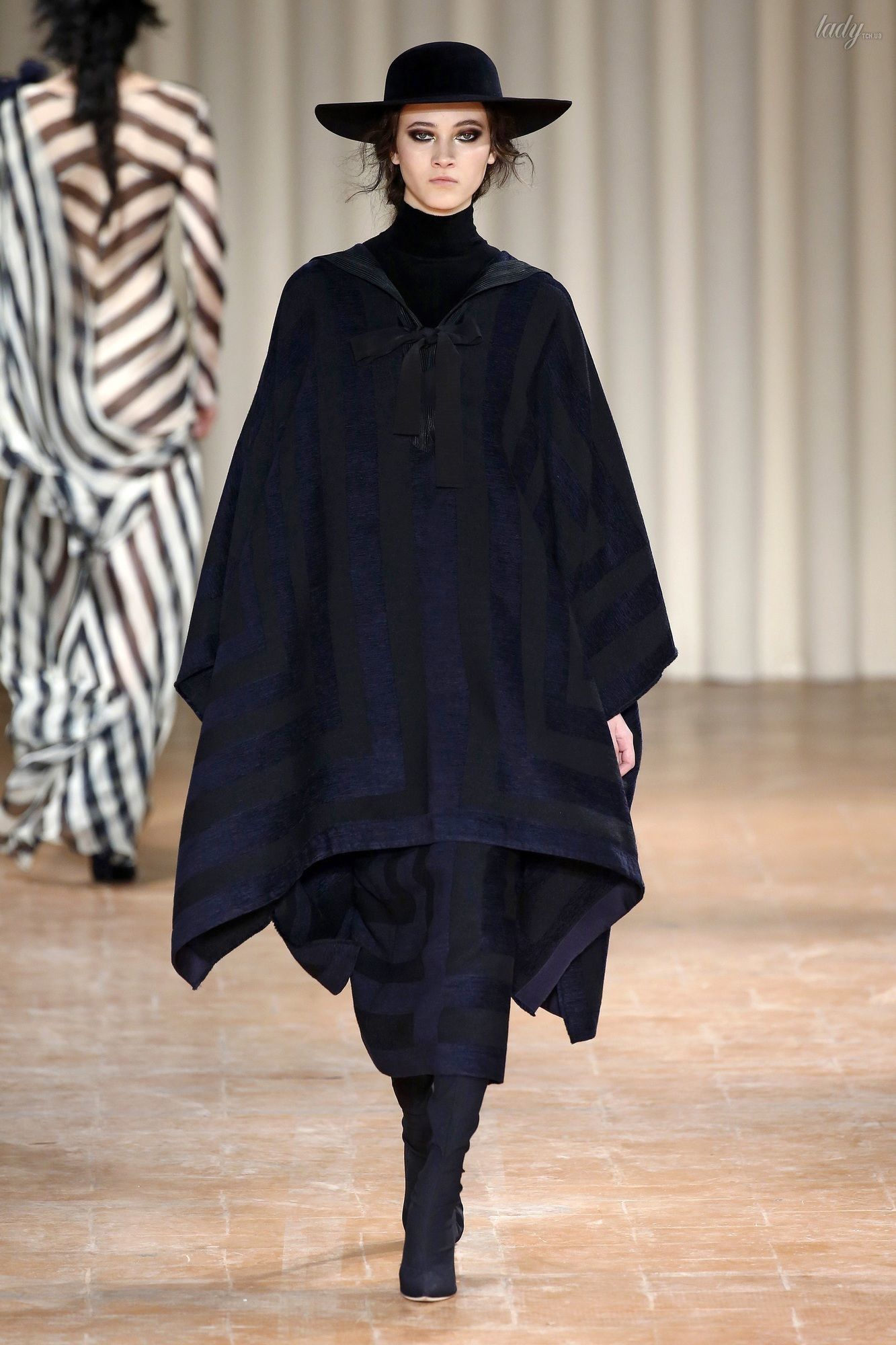 Коллекция Alberta Ferretti прет-а-порте сезона осень-зима 2017-2018_11
