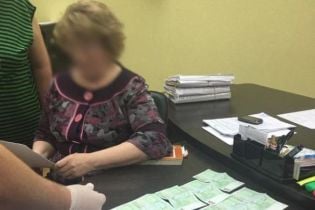 Суддю з Броварів, яку затримали на хабарі в 1000 євро, почнуть судити