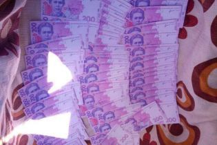 Директора черкасского аэропорта поймали на взятке