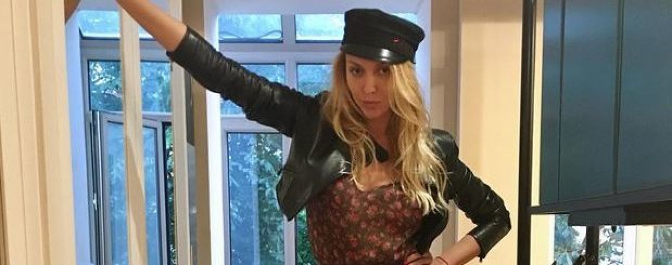 В кепке и с откровенным декольте: Оля Полякова записала интересное видео для поклонников