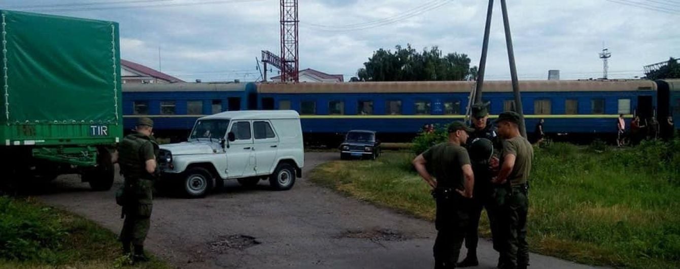 Активисты готовят железнодорожную блокаду грузов из России, МВД стягивает Нацгвардию