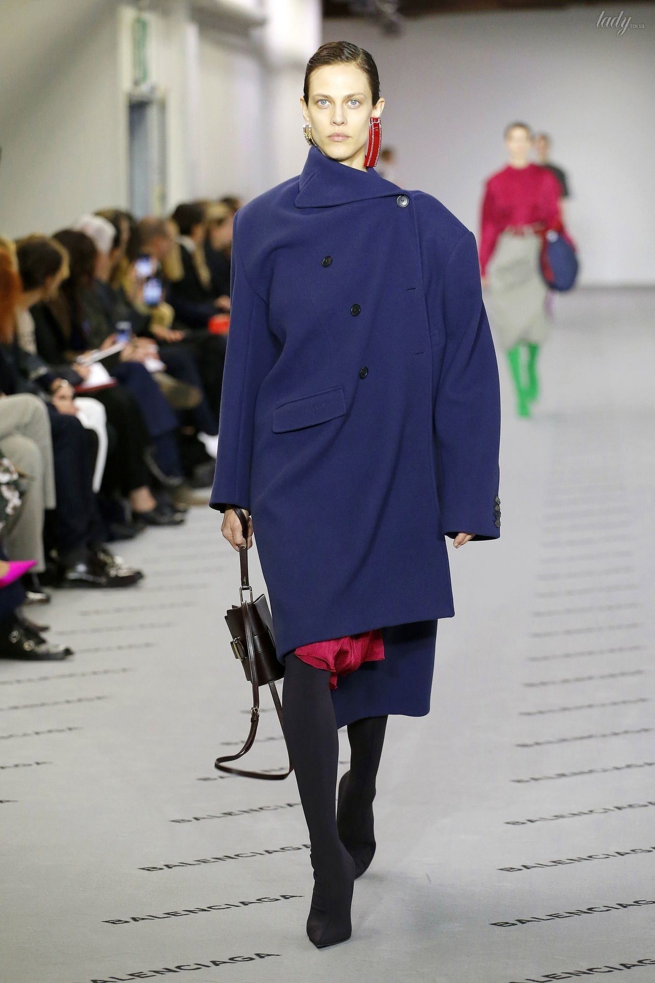 Коллекция Balenciaga прет-а-порте сезона осень-зима 2017-2018_10