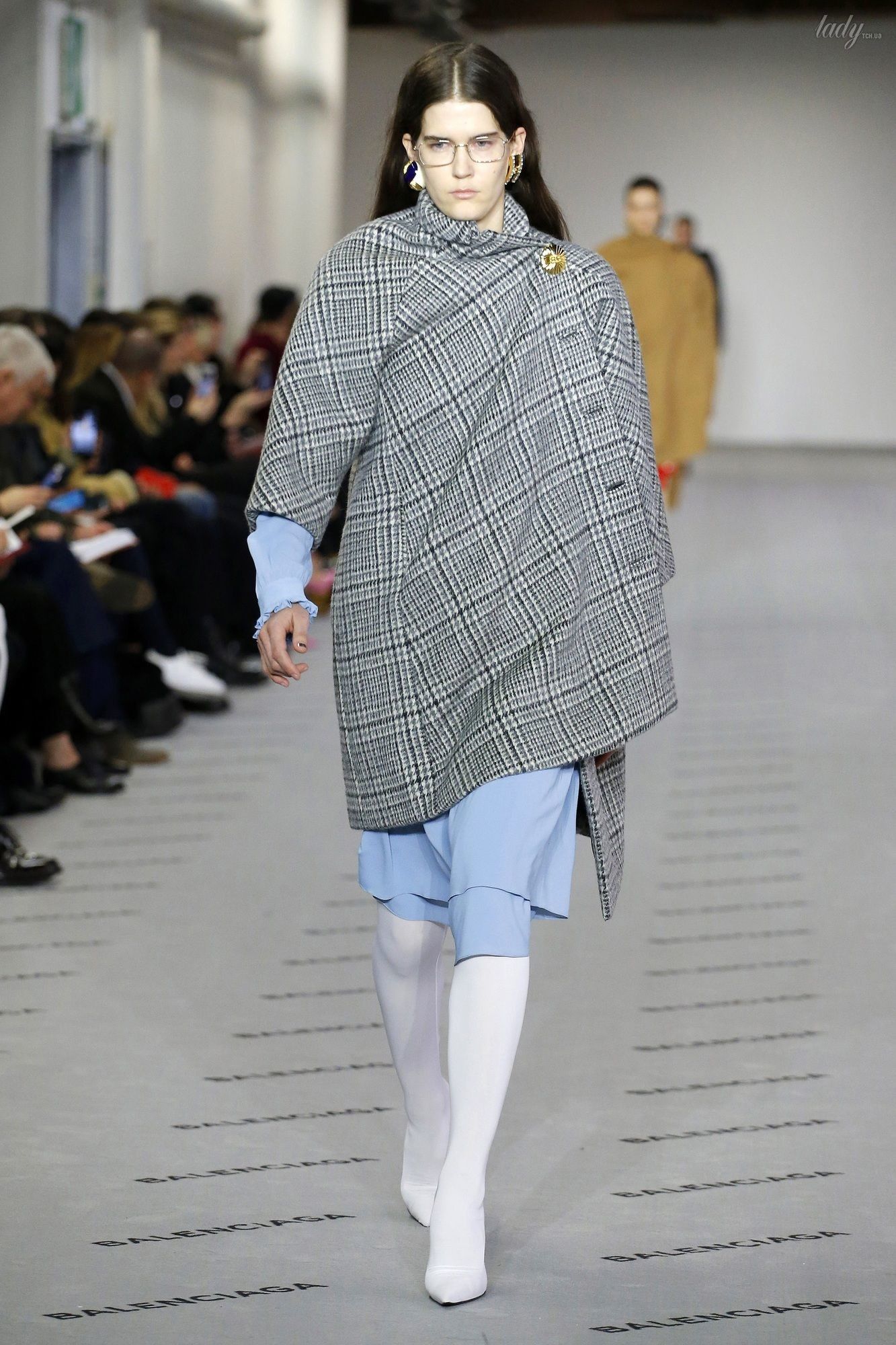 Коллекция Balenciaga прет-а-порте сезона осень-зима 2017-2018_1