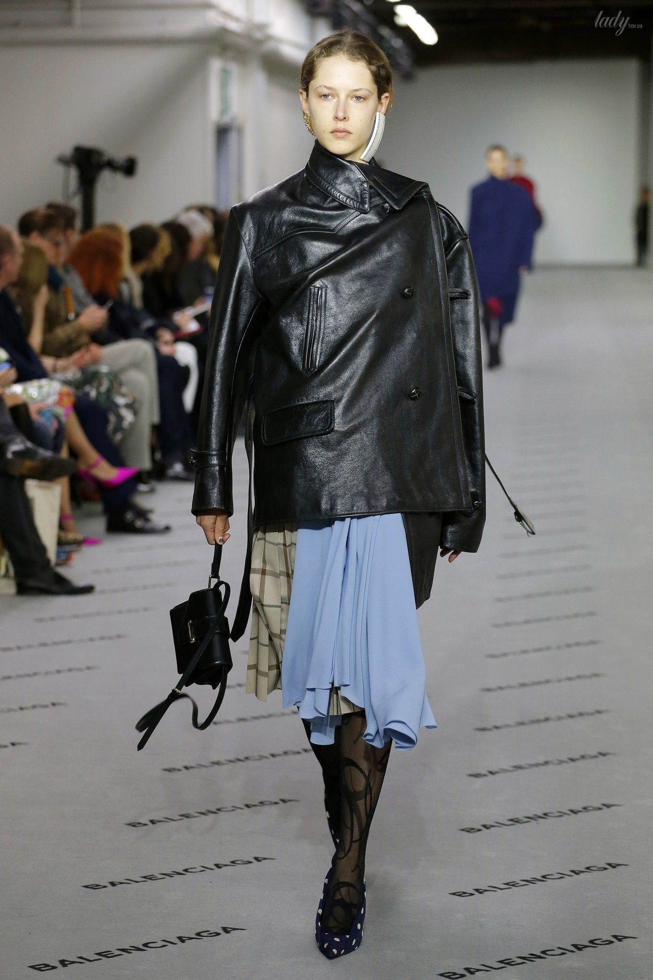 Коллекция Balenciaga прет-а-порте сезона осень-зима 2017-2018_9