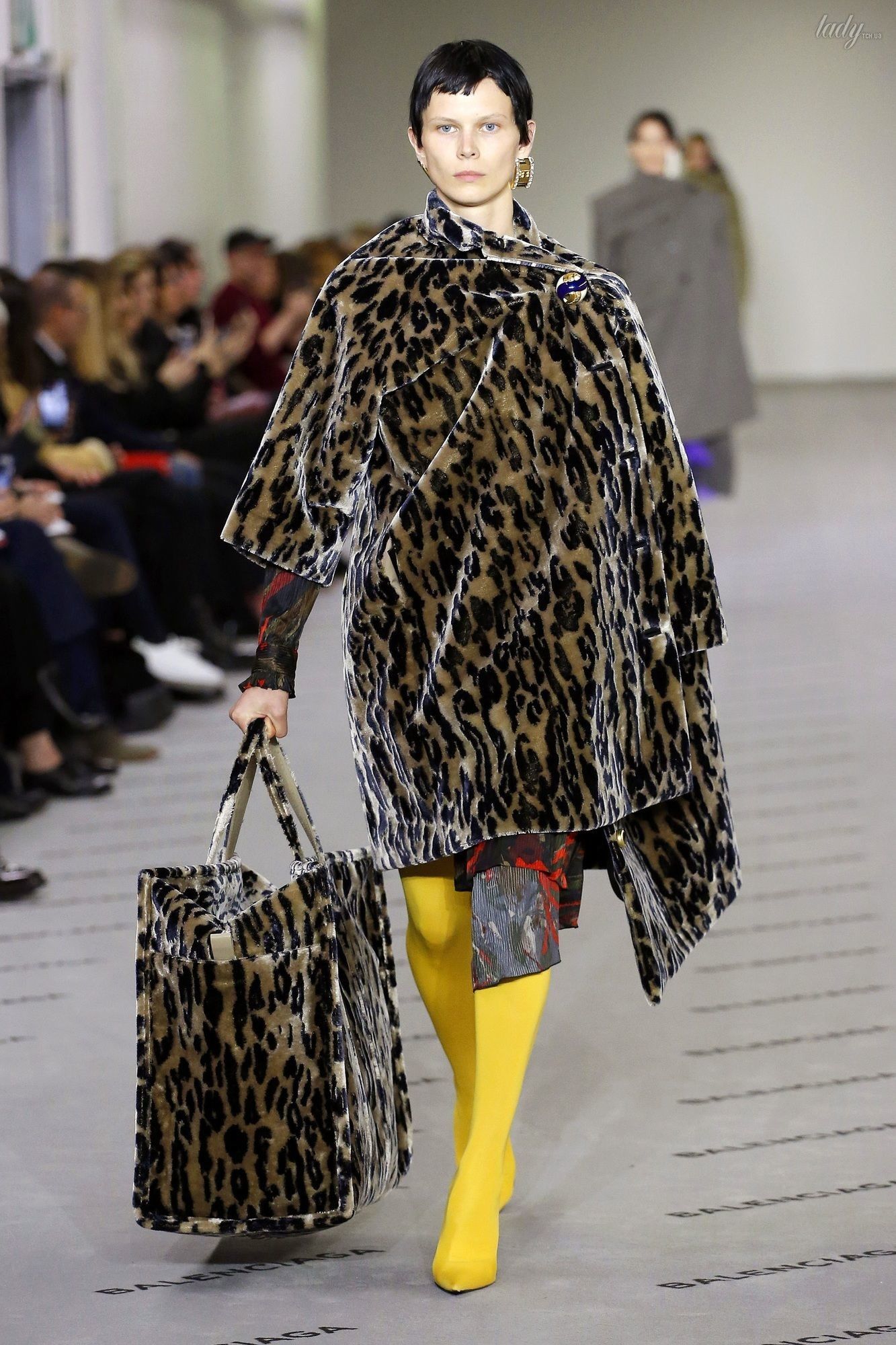 Коллекция Balenciaga прет-а-порте сезона осень-зима 2017-2018_5