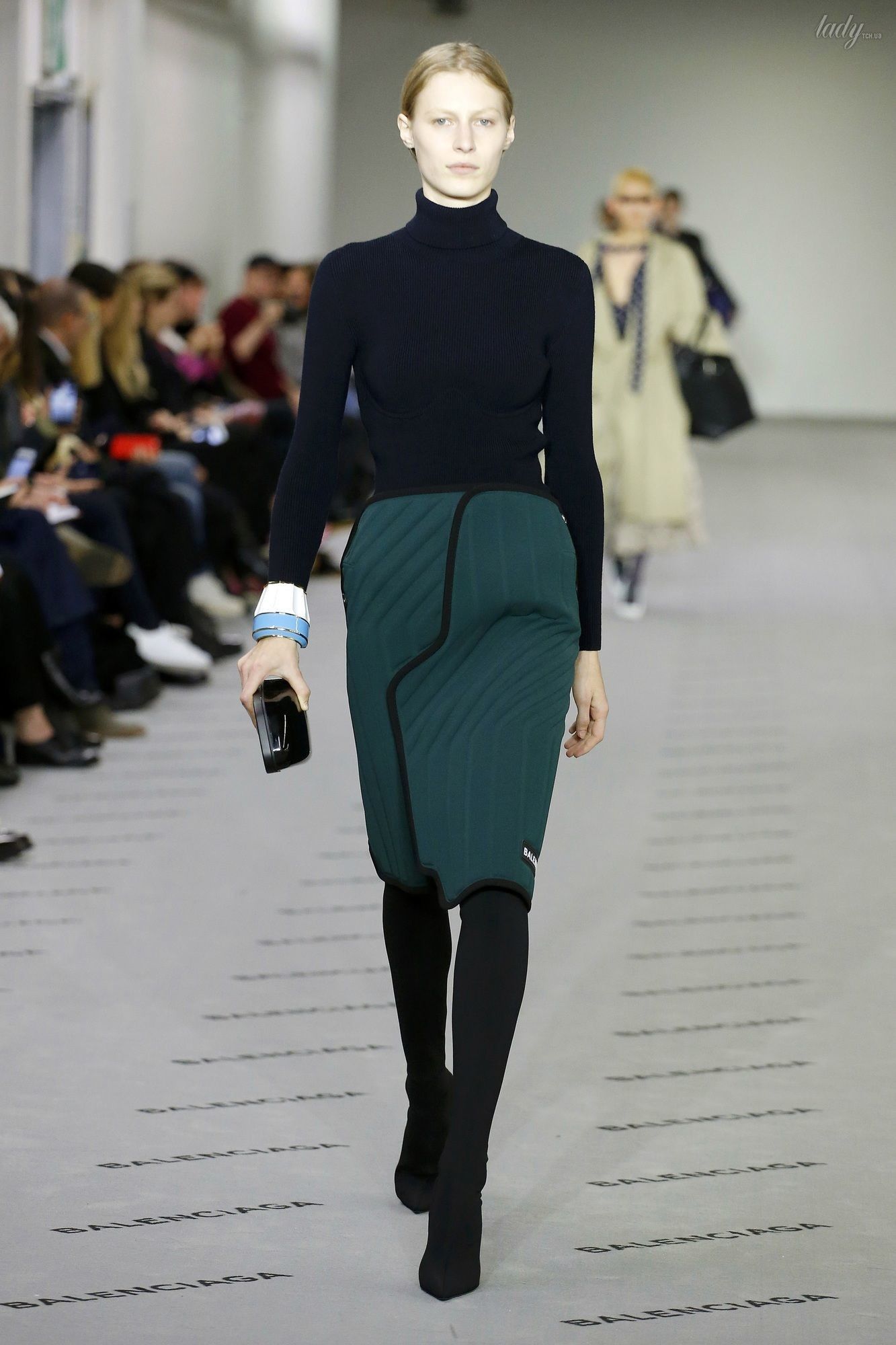 Коллекция Balenciaga прет-а-порте сезона осень-зима 2017-2018_22
