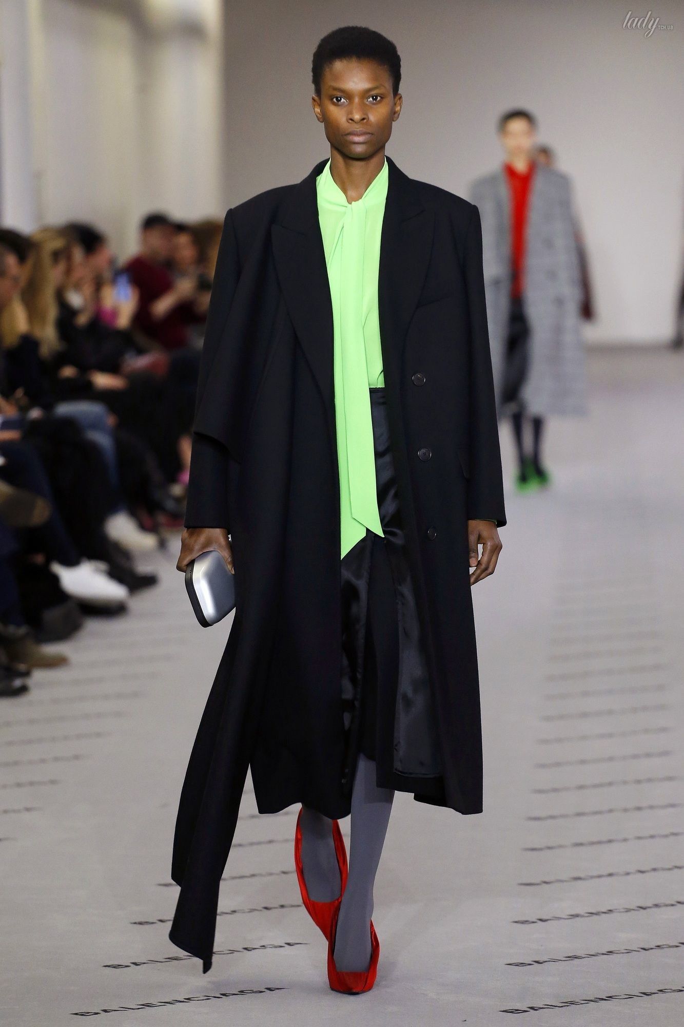 Коллекция Balenciaga прет-а-порте сезона осень-зима 2017-2018_28