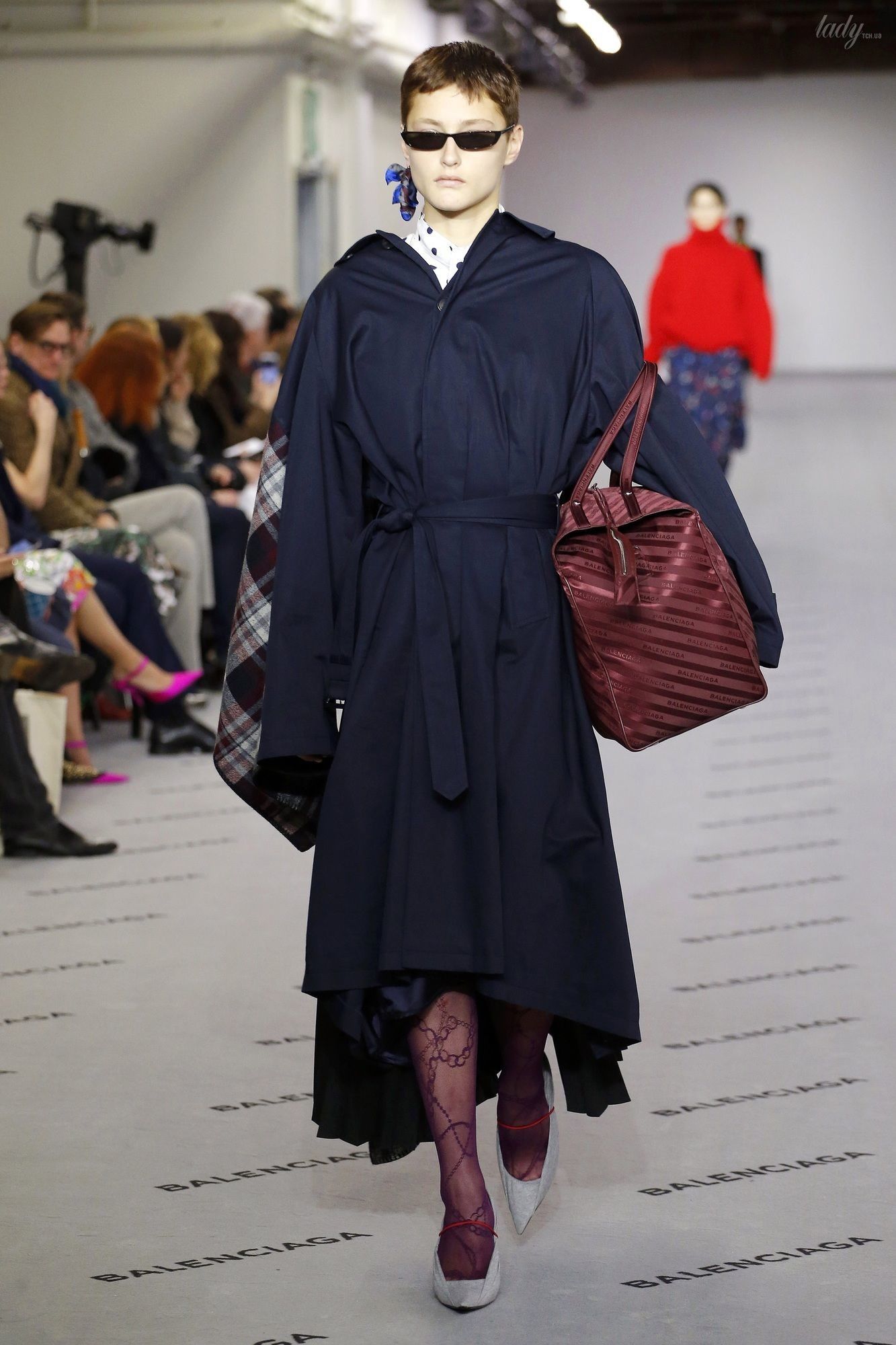 Коллекция Balenciaga прет-а-порте сезона осень-зима 2017-2018_26