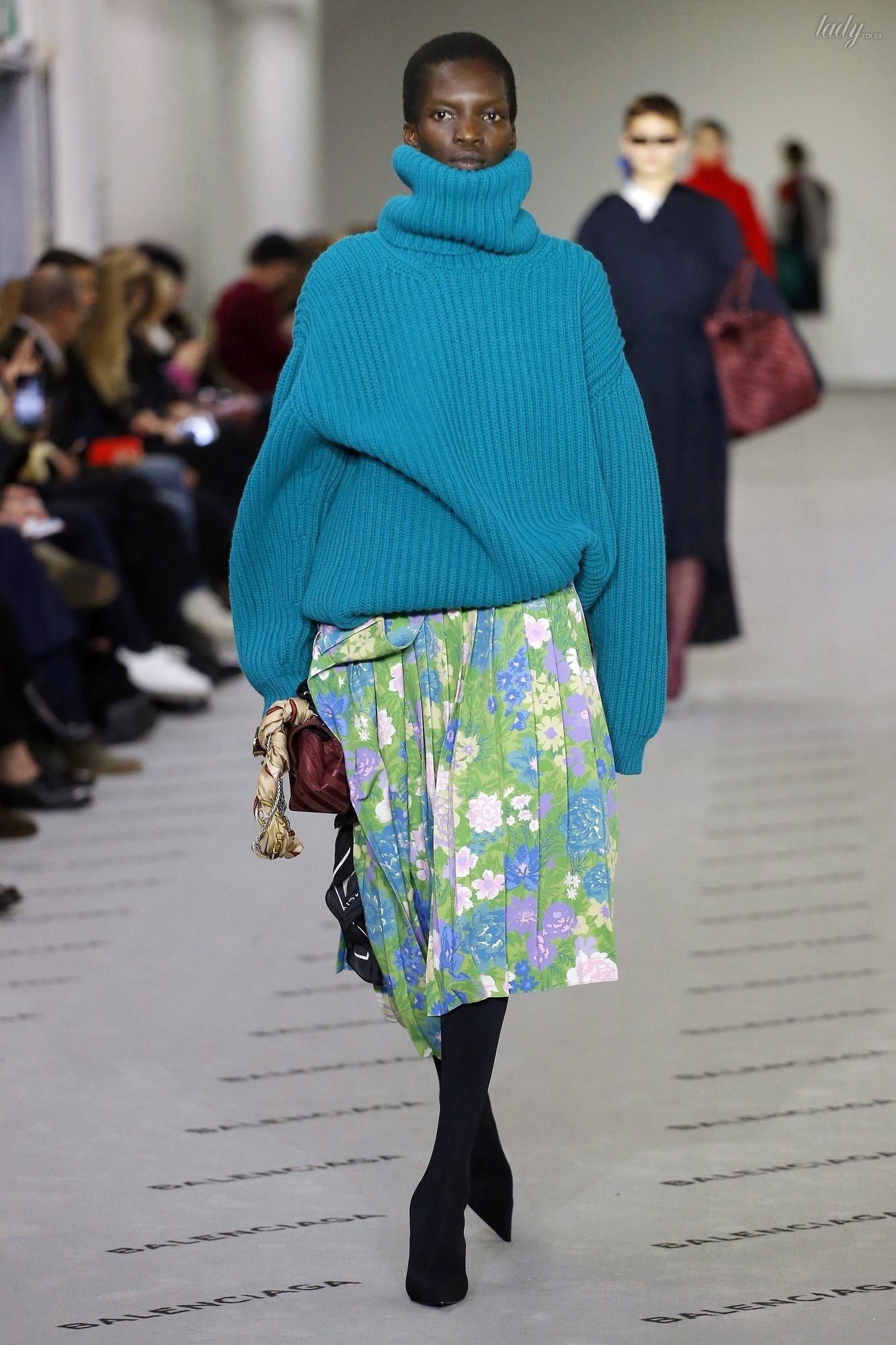Коллекция Balenciaga прет-а-порте сезона осень-зима 2017-2018_25