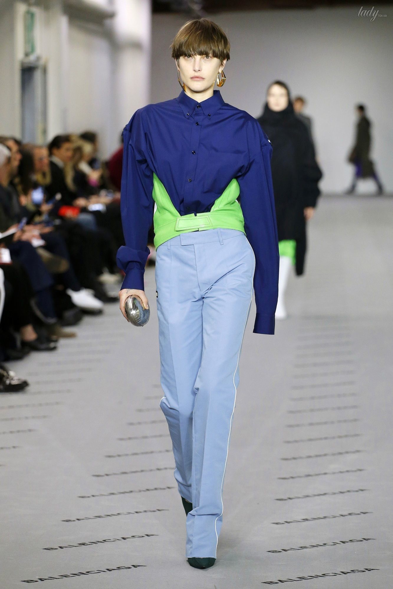 Коллекция Balenciaga прет-а-порте сезона осень-зима 2017-2018_16