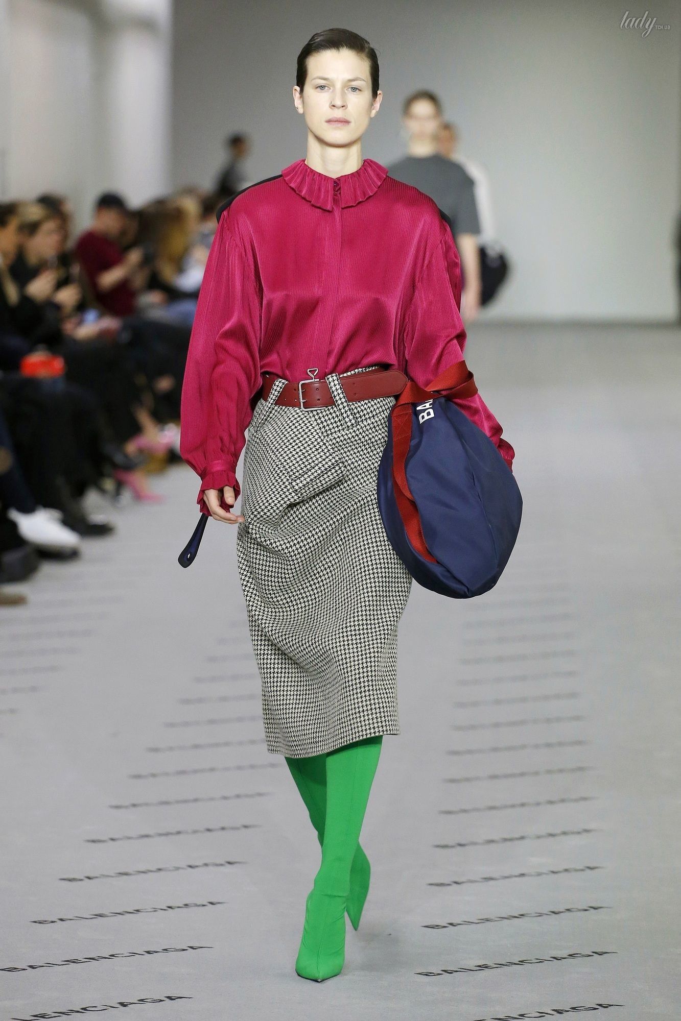 Коллекция Balenciaga прет-а-порте сезона осень-зима 2017-2018_11
