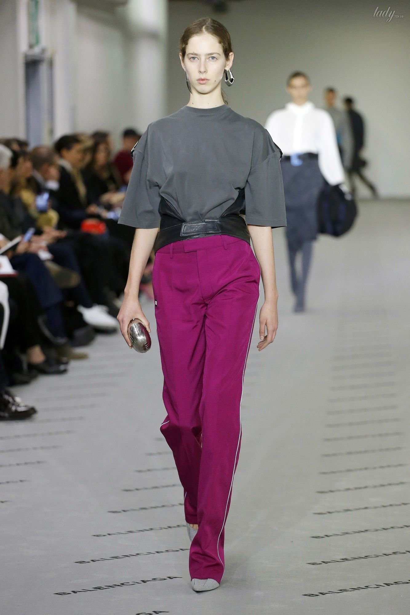 Коллекция Balenciaga прет-а-порте сезона осень-зима 2017-2018_12