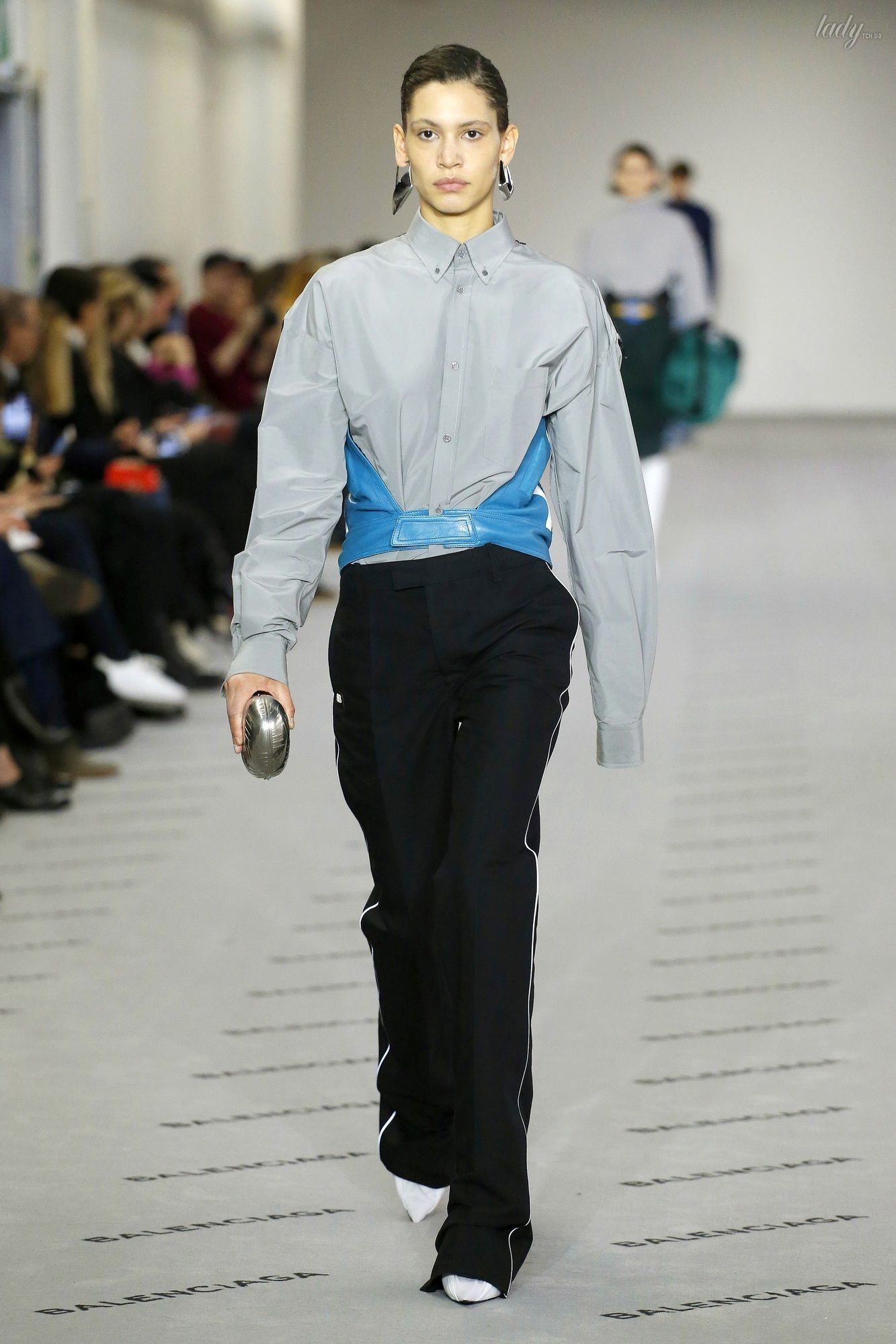 Коллекция Balenciaga прет-а-порте сезона осень-зима 2017-2018_14