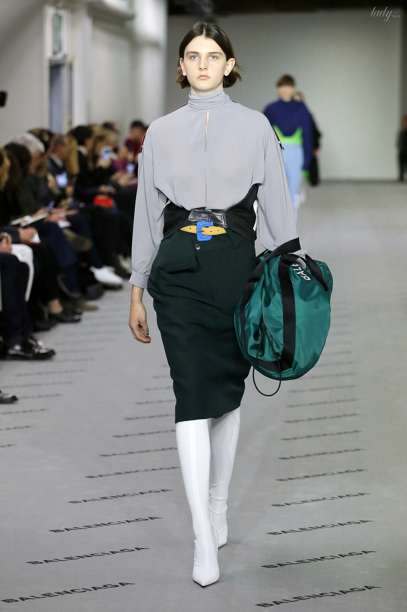 Коллекция Balenciaga прет-а-порте сезона осень-зима 2017-2018_15