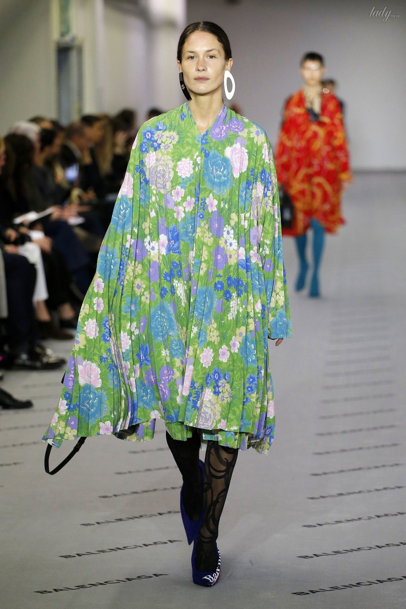 Коллекция Balenciaga прет-а-порте сезона осень-зима 2017-2018_31