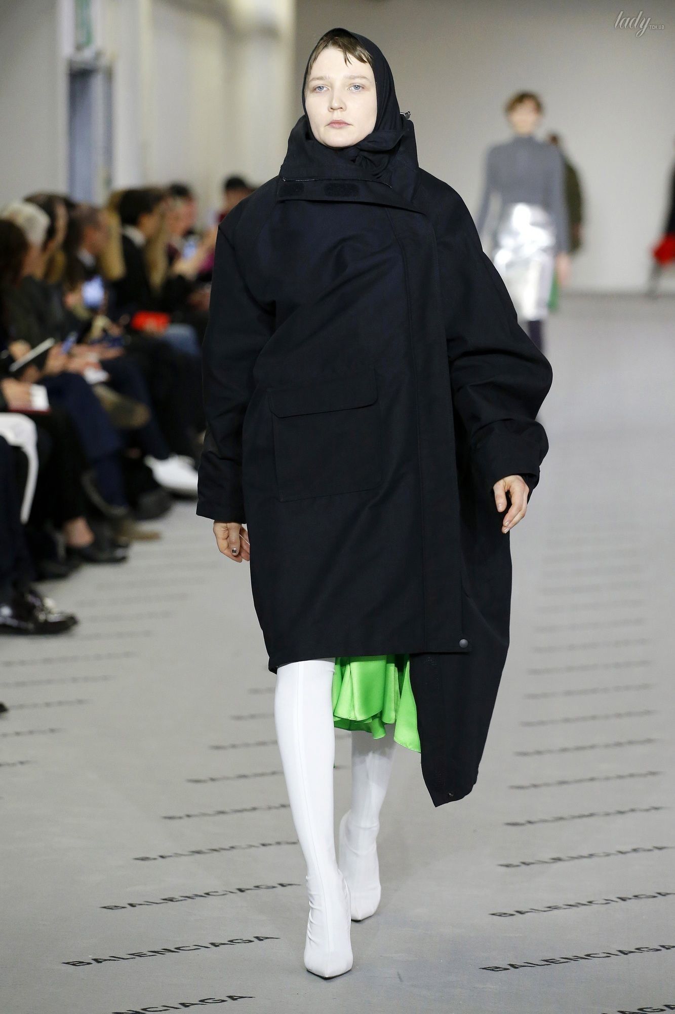Коллекция Balenciaga прет-а-порте сезона осень-зима 2017-2018_17