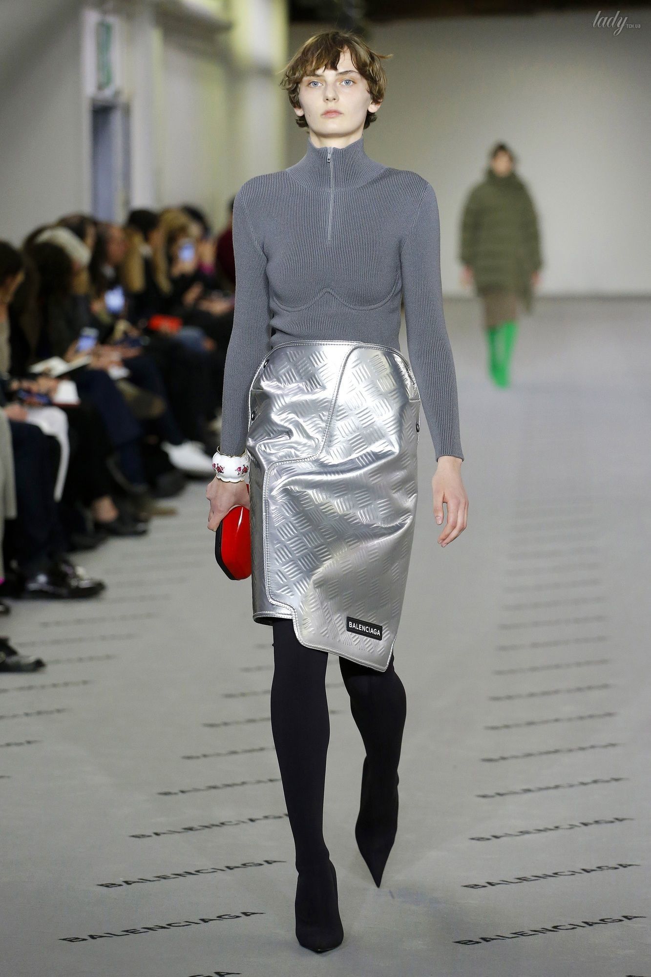 Коллекция Balenciaga прет-а-порте сезона осень-зима 2017-2018_18