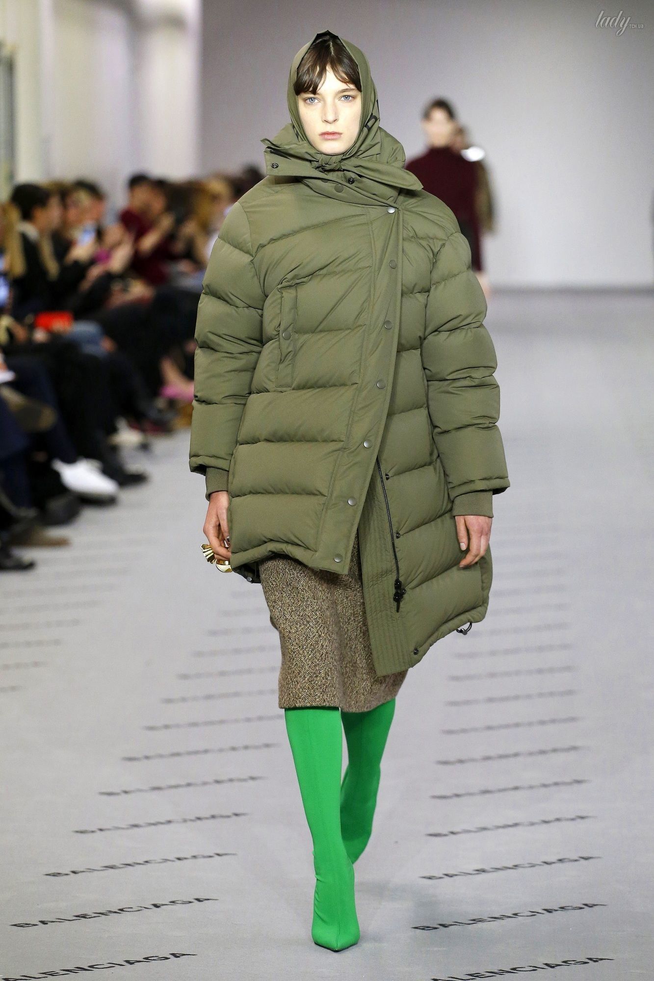 Коллекция Balenciaga прет-а-порте сезона осень-зима 2017-2018_19