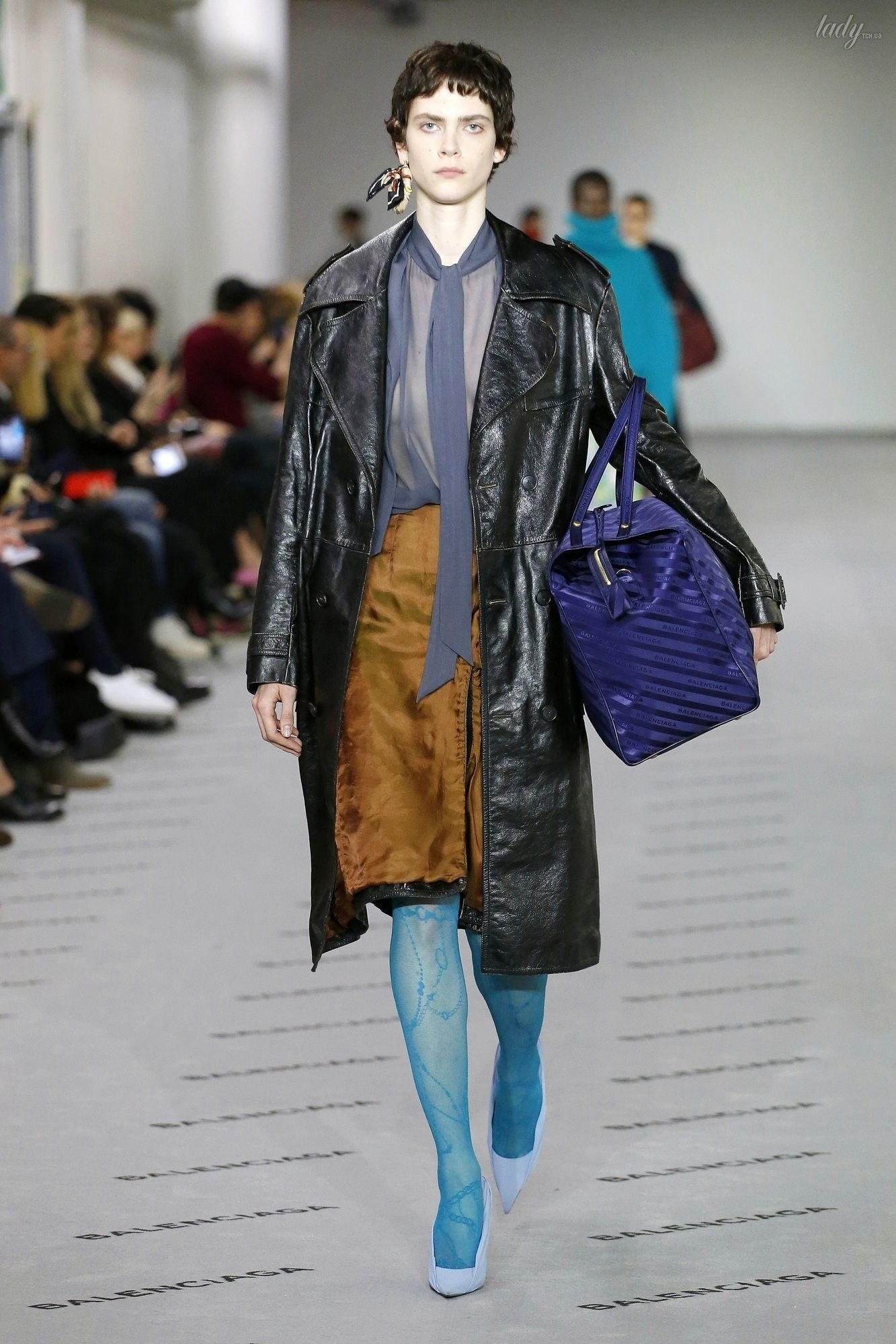 Коллекция Balenciaga прет-а-порте сезона осень-зима 2017-2018_24