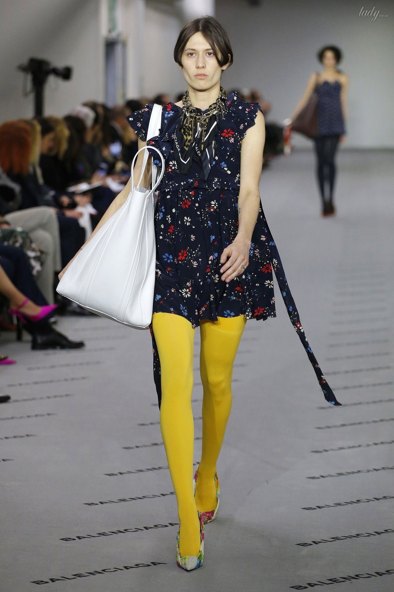 Коллекция Balenciaga прет-а-порте сезона осень-зима 2017-2018_36