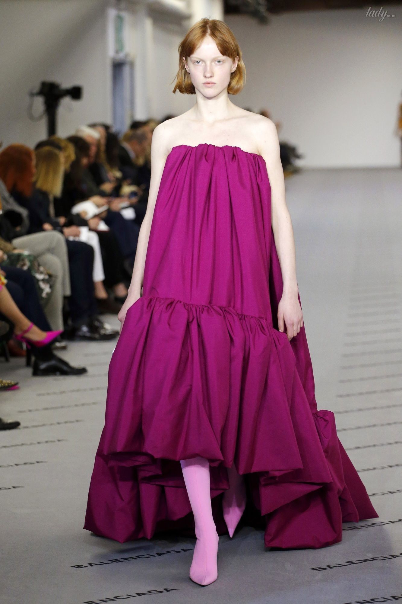 Коллекция Balenciaga прет-а-порте сезона осень-зима 2017-2018_47