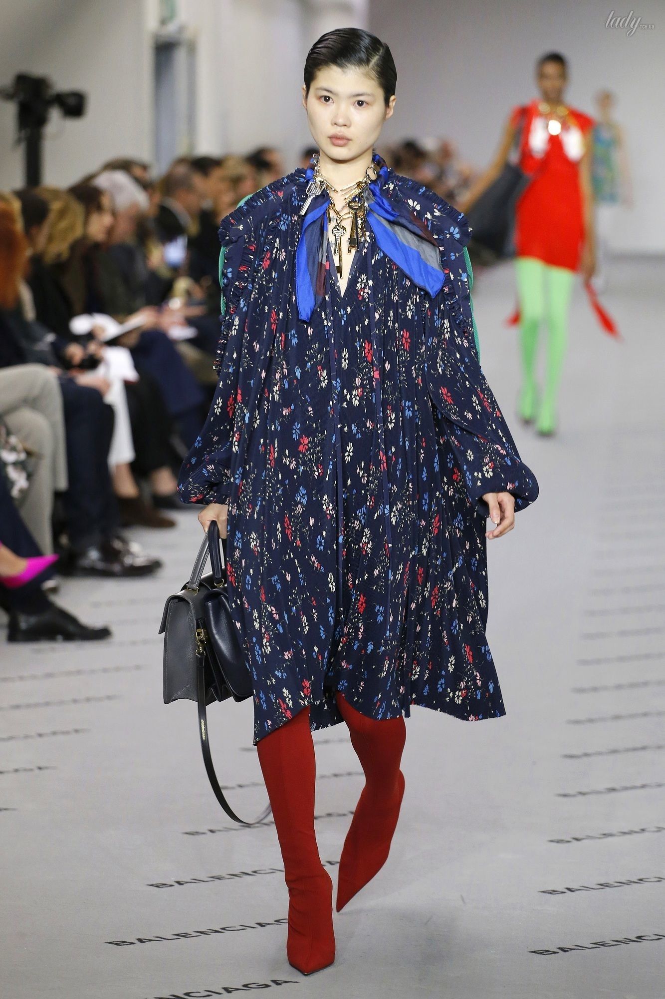 Коллекция Balenciaga прет-а-порте сезона осень-зима 2017-2018_33