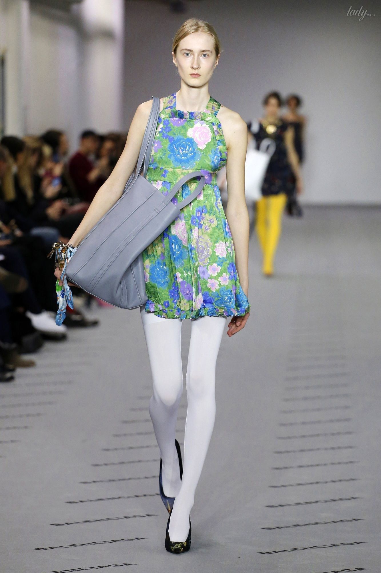 Коллекция Balenciaga прет-а-порте сезона осень-зима 2017-2018_35