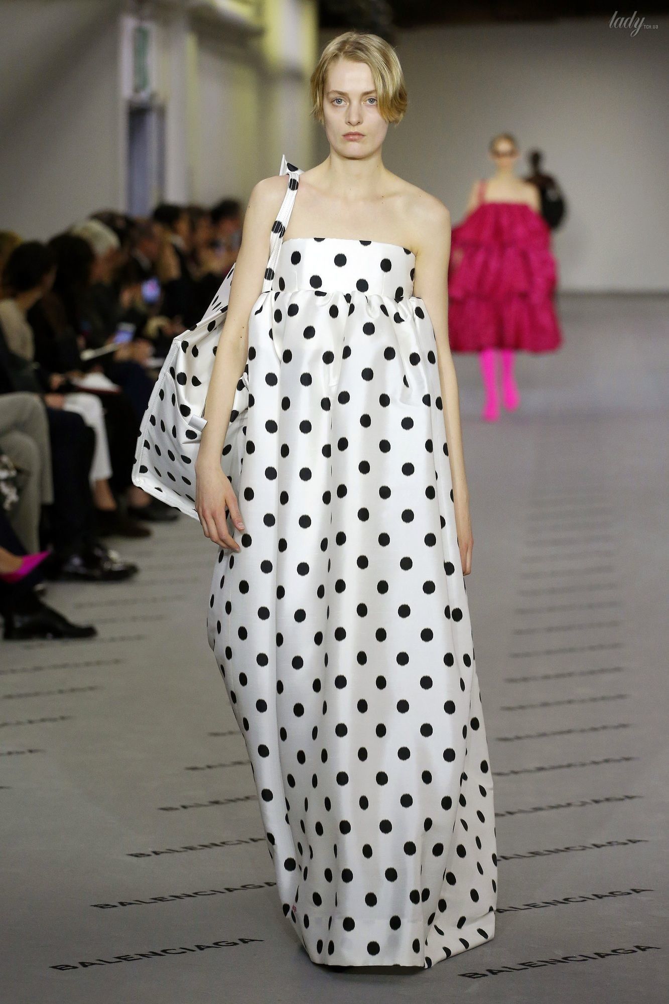 Коллекция Balenciaga прет-а-порте сезона осень-зима 2017-2018_39