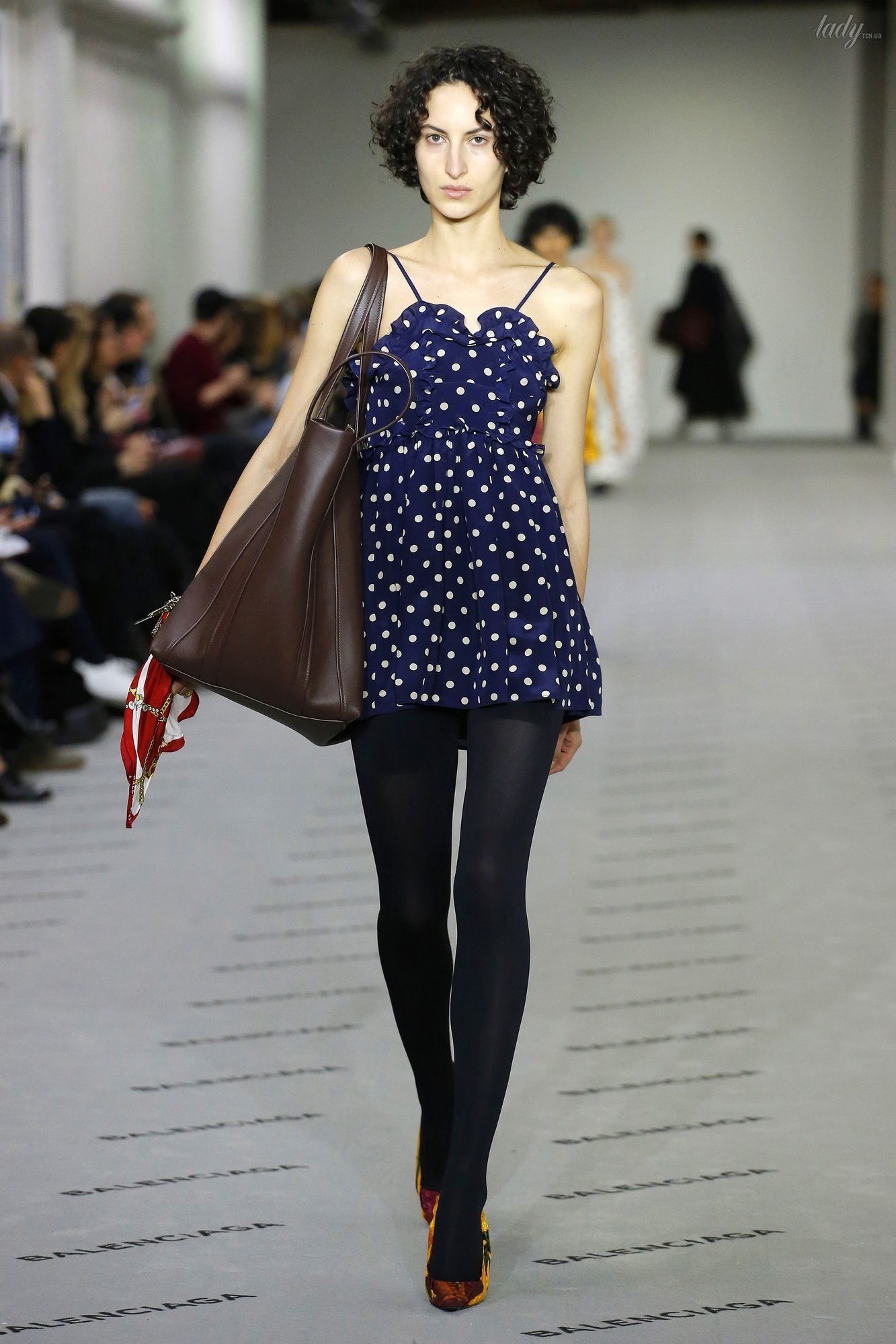 Коллекция Balenciaga прет-а-порте сезона осень-зима 2017-2018_37