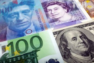 Долар і євро здешевшали в курсах Нацбанку на 21 серпня. Інфографіка