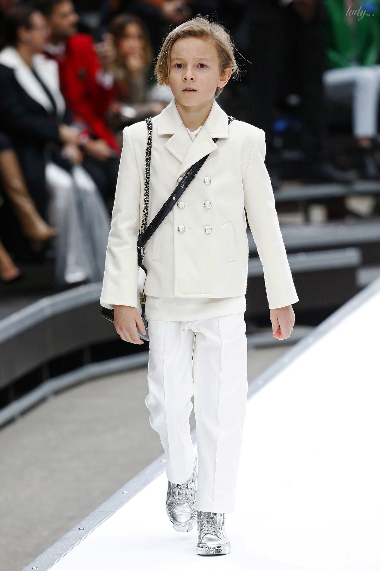 Коллекция Chanel прет-а-порте сезона осень-зима 2017-2018_25