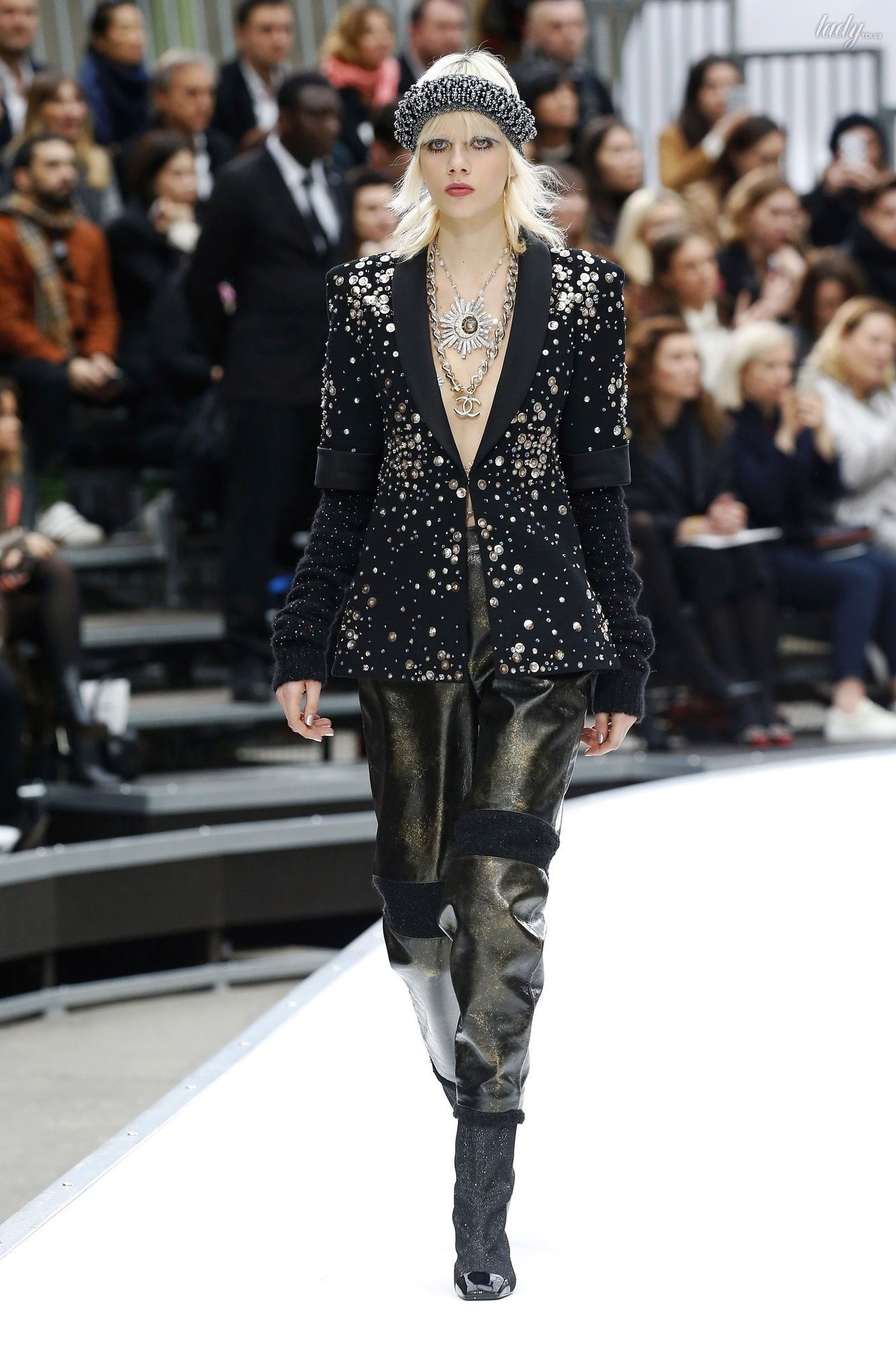 Коллекция Chanel прет-а-порте сезона осень-зима 2017-2018_47