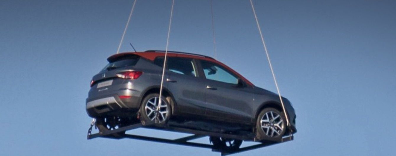 В Барселоне Seat Arona поднялcя в небо