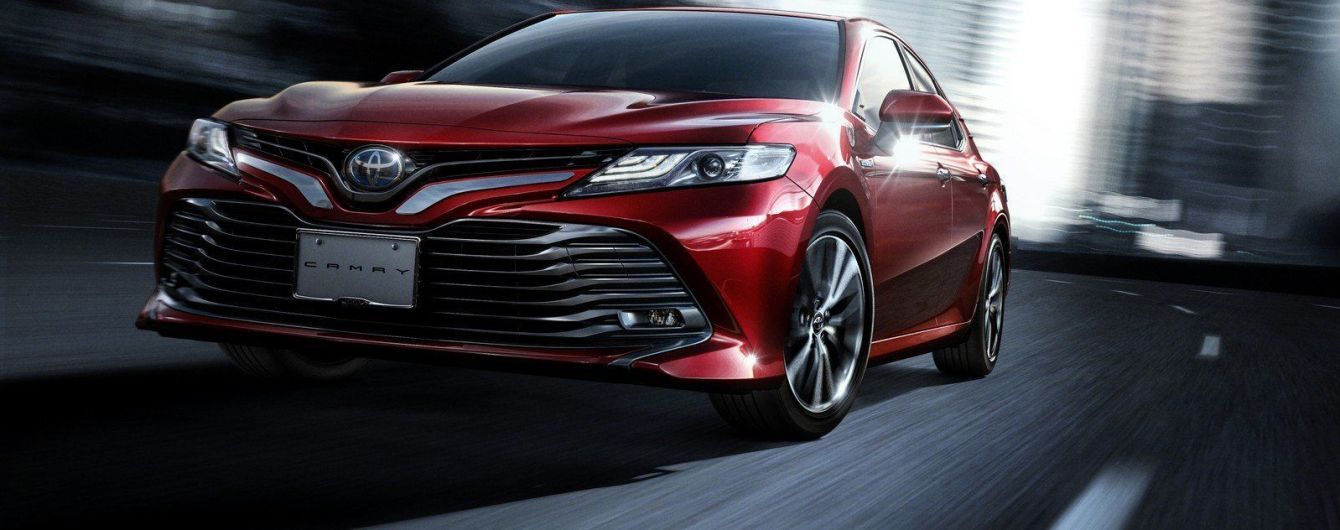 На украинский рынок вышла топовая версия Toyota Camry: названа стоимость